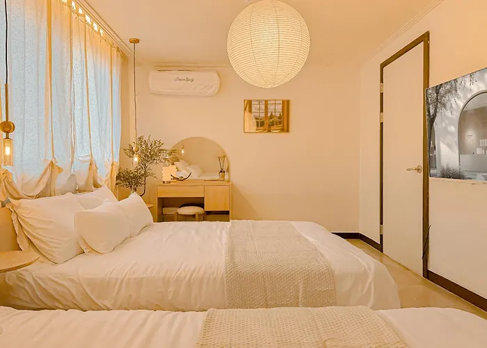 이태원,해방촌,6인실,홍대15분,강남20분,경리단길,서울타워,명동15분,공항버스 Apartment *