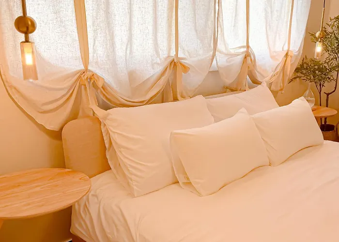 이태원,해방촌,6인실,홍대15분,강남20분,경리단길,서울타워,명동15분,공항버스 Apartment *