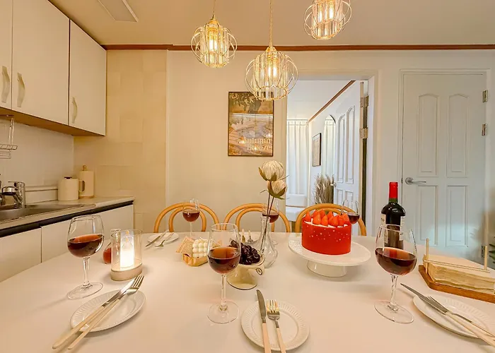 Apartment 이태원,해방촌,6인실,홍대15분,강남20분,경리단길,서울타워,명동15분,공항버스