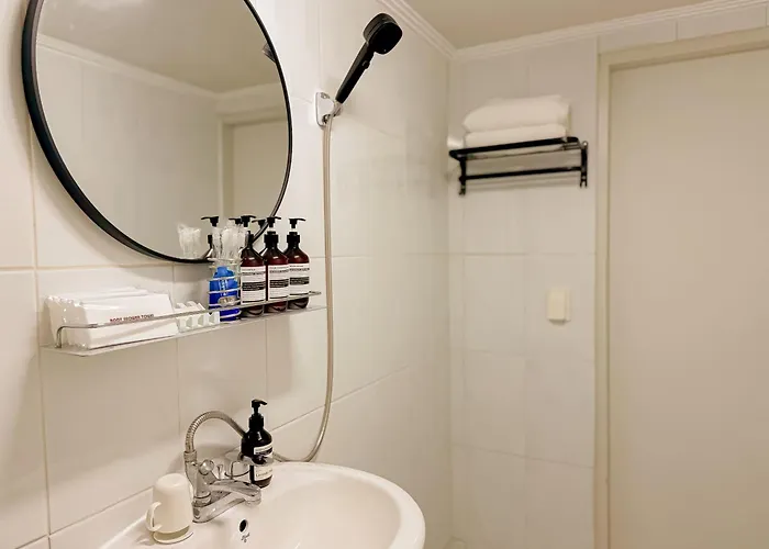 이태원,해방촌,6인실,홍대15분,강남20분,경리단길,서울타워,명동15분,공항버스 Apartment